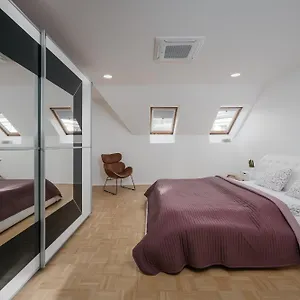 Dot 3 Bdr With Tyn Cathedral View & Ac Apartment Prag